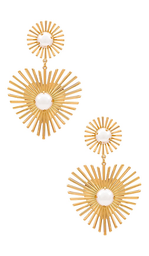 Pearl Drop Earring in Metallic Gold.